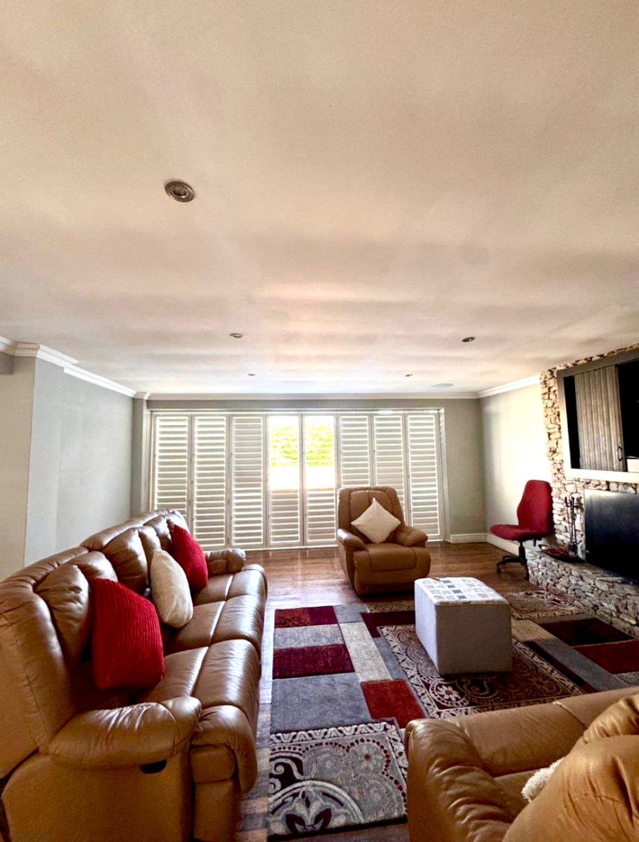 5 Bedroom Property for Sale in Gonubie Eastern Cape